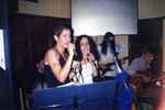 Primeira apresentao de Lia Cordoni com a me Neuza Pinheiro - Bar Valentino 1998